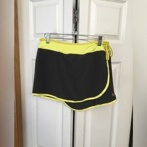 Lady’s Running Wrap Skirt